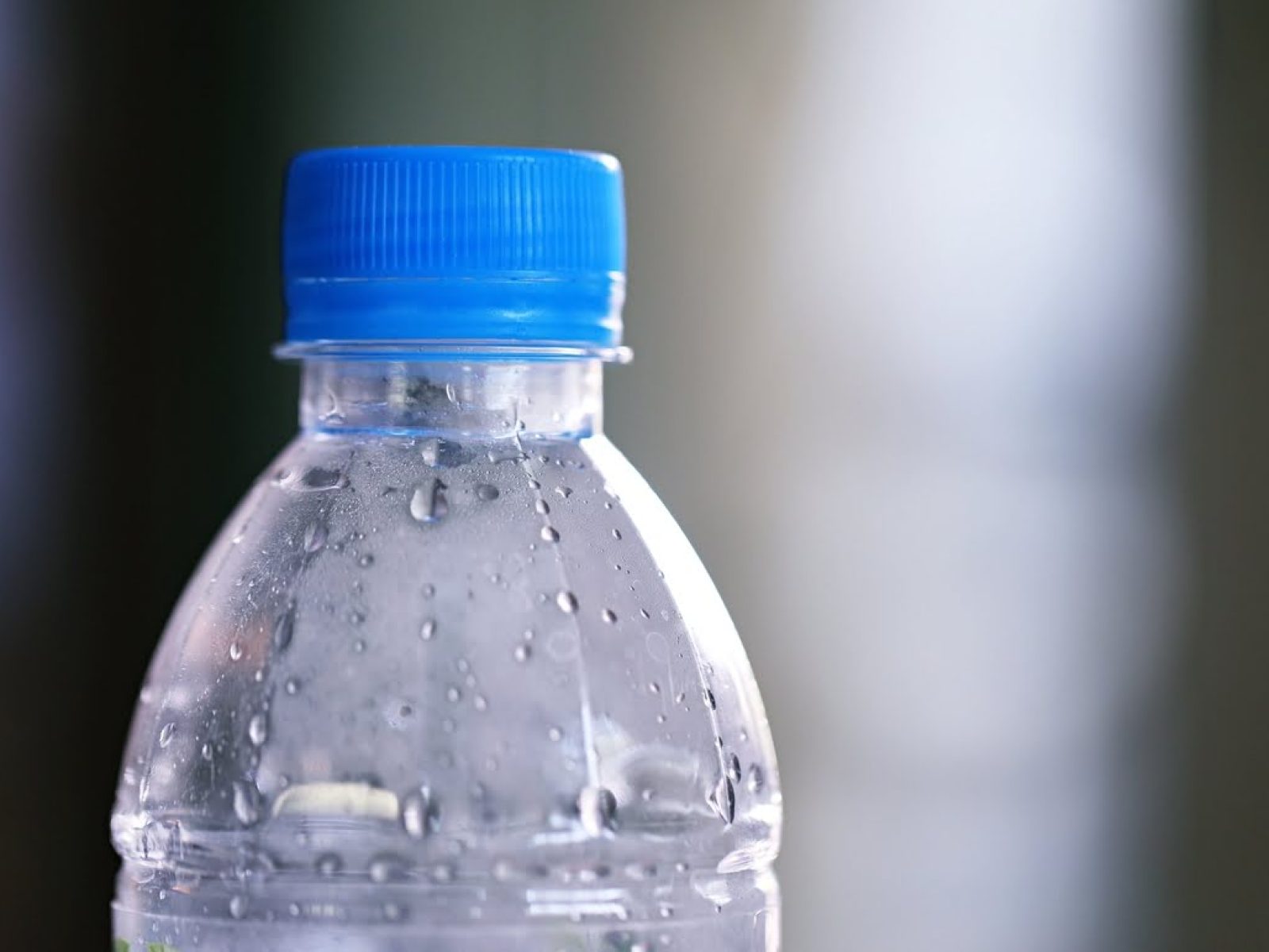 empty-plastic-bottle-closeup-blu